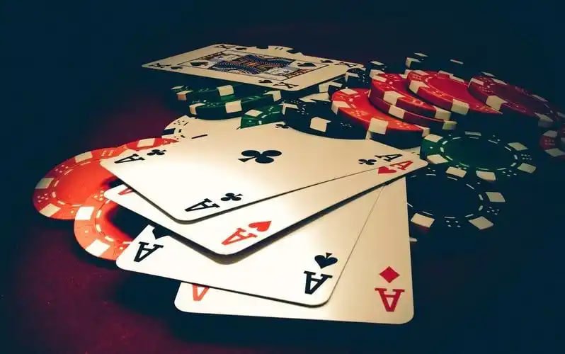 Bàn Live Casino trực tiếp tại vn888 với dealer thật